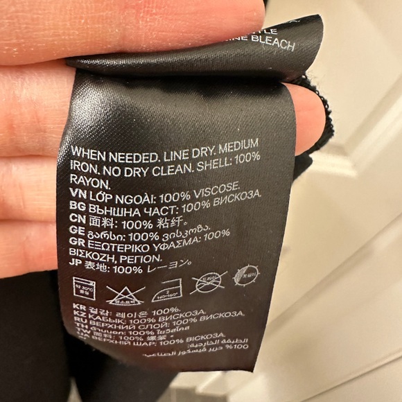 [H&M] 👗 Ruffle Mini Dress - Picture 5 of 5